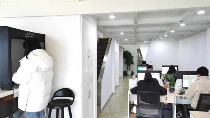 os recipientes 100ml cosméticos de vidro projetam a garrafa do pulverizador de perfume do vidro da bolsa a ar 12